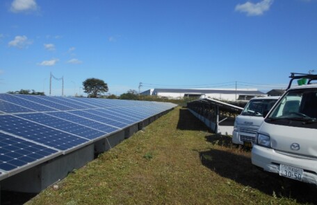 太陽光発電所の除草作業